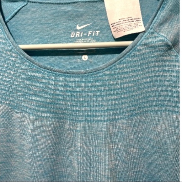 Nike Dri-Fit Short Sleeve Shirt - Picture 3 of 9